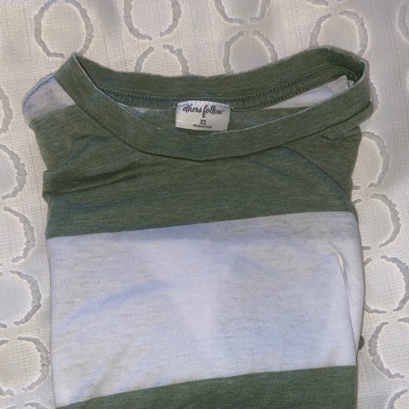 White And Green Shirt - Picture 2 of 3